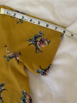 EUC Yellow Floral Short Sleeve blouse with Pleated Hem | Les Amis Women’s M thumbnail 7