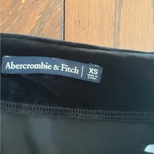 Abercrombie & Fitch Black Velvet Ruffle Mini Skirt Size XS thumbnail 2