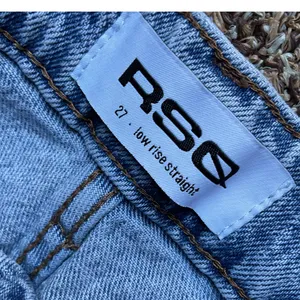 RSQ Light Wash Low Rise Straight Jeans Women’s Size 27 Y2K thumbnail 4