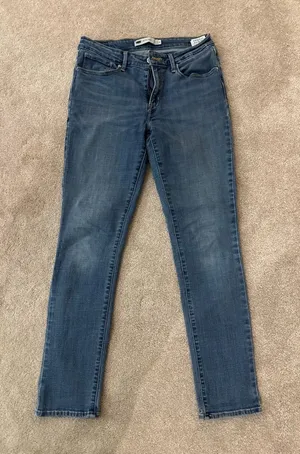 Levi's Women's Medium Blue Skinny Jeans thumbnail 1