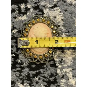 Vintage Cameo Brooch Pin Yellow/Gold Stone Detail Trim Unbranded thumbnail 4