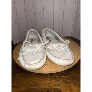 Minnetonka White Leather driving Moccasin 8.5 Comfort shoe slipper rubber sole‎ thumbnail 2