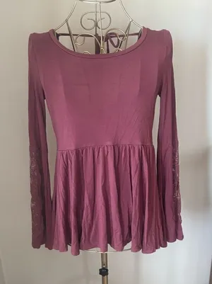 American Eagle Soft & Sexy Lace Sleeve Top Size XS Cutout Back thumbnail 1