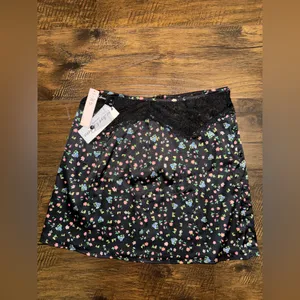 NWT FOR LOVE AND LEMONS x VS COLLECTION LUCY BLACK FLORAL‎ SKIRT SIZE SMALL thumbnail 2