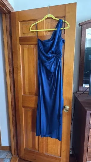 Abercrombie One-Shoulder Satin Knotted Midi Dress thumbnail 5