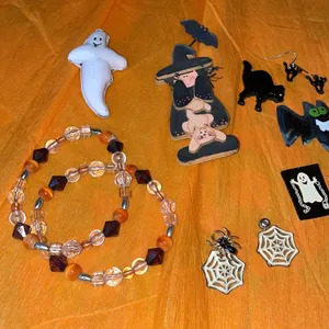 Halloween jewelry and miscellaneous items thumbnail 1