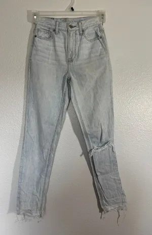 American Eagle Outfitters Women's Size 00 Distressed Light Wash Mom Jeans thumbnail 1