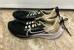 Unisex Nike Black New Orleans Saints Zoom Pegasus 38 Running Shoe thumbnail 1