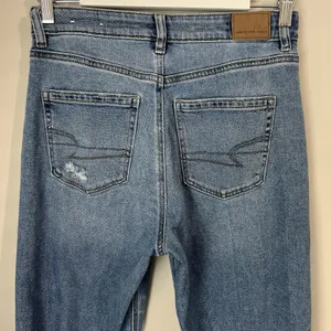 American Eagle Stretch Mom Jeans High Rise Women's Size 4 Regular Medium Wash thumbnail 5