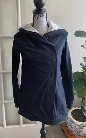 Black lululemon savanasa jacket size 6 thumbnail 1