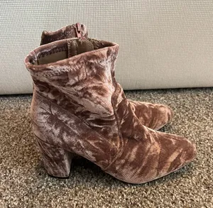 Booties thumbnail 1