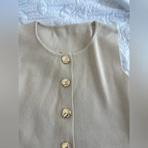 Nwot Knitted Buttoned Vest In Cream Color S thumbnail 8