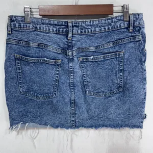 H&M Divided Women's Size 12 Blue Denim Mini‎ Skirt Distressed Raw Hem thumbnail 3