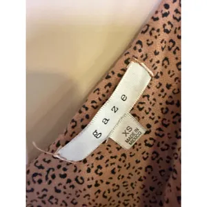 Gaze Womens XS Leopard Print Bodysuit Tan Black V-Neck Spaghetti Strap thumbnail 2