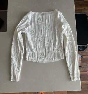 Long sleeve white textured top Size M thumbnail 1