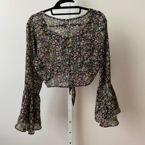 2 Much LA Small Black Floral Tie Front Crop Top Bell Sleeve Boho Blouse thumbnail 8