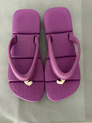 Crocs Women’s Size 9 Purple Flip Flops Excellent Condition (B198) thumbnail 3