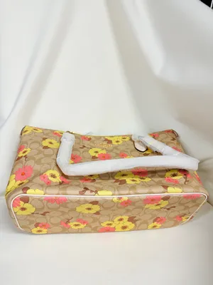 Gallery Tote In Signature Canvas With Floral Cluster Print ch727 thumbnail 3