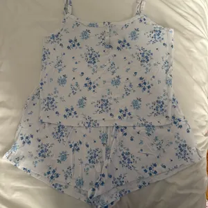 Hollister Gilly Hicks Floral PJ Set Size M&L thumbnail 5