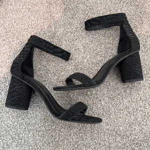 Jeffrey Campbell Laura Heels Size 6.5 Black Croc Ankle Strap Sandal Classic Chic thumbnail 2