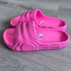 Adidas Adilette 22 Slides Lucid Pink Women 8 Textured Topographic Sandals IF3568 thumbnail 4