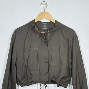 Girlfriend Collective Windbreaker Jacket Women XS Green Full Zip Hoodie Crop NWT thumbnail 3