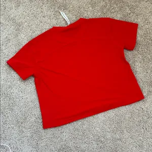 Lululemon Red cropped top. Size 2 thumbnail 5