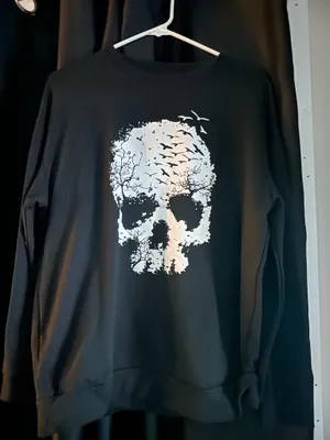Black Skull Crew Neck Size L thumbnail 1