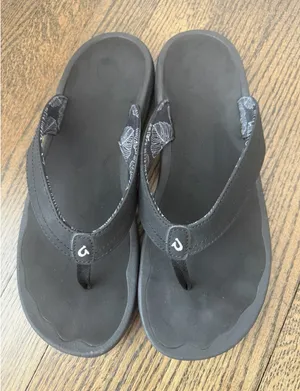 OluKai Women's Ohana Black Flip flops Sz 11 thumbnail 1