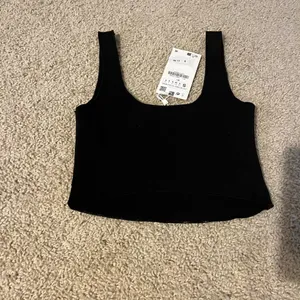 ZARA Black cut out front crop top never worn thumbnail 3