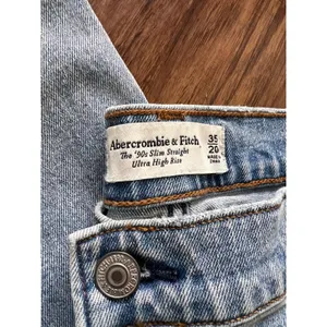 Abercrombie 90s Slim Straight Ultra High Rise Jeans NWT thumbnail 3