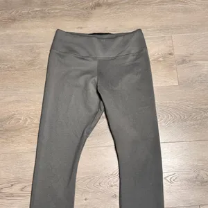 Nike Therma-FIT Womens Medium Gray Athletic‎ Leggings Dri-FIT Athleisure thumbnail 3