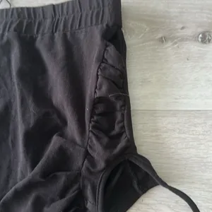 Cider Solid Ruched Mini Skirt With Strap Black S NWT thumbnail 8