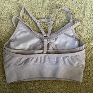 Gymshark sports bra thumbnail 3
