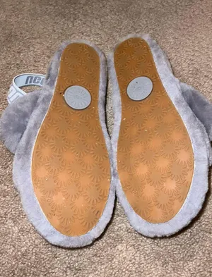 UGG Slippers thumbnail 3