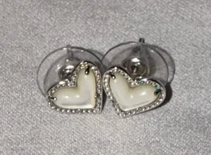 Kendra Scott Heart Stud Earrings thumbnail 1