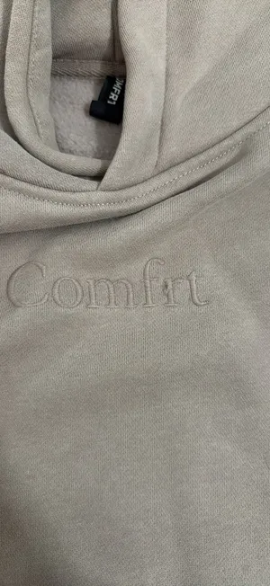 Women’s Comfrt Hoodie thumbnail 2
