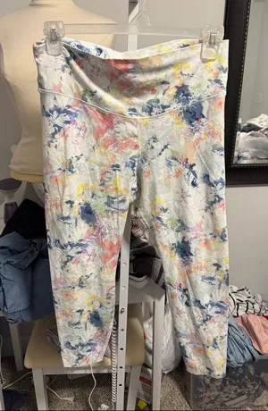 Old Navy White Floral Watercolor Active Leggings thumbnail 1