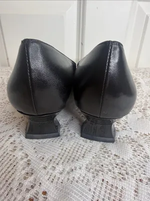 Stuart Weitzman Black Leather Low Kitten Heel Pumps sz 7 thumbnail 5