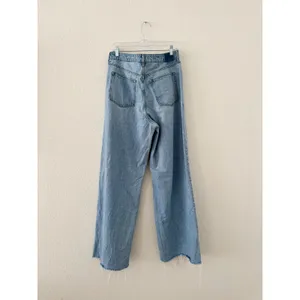 Abercrombie & Fitch Curve Love High Rise Wide Leg Jeans Light Wash 31 Extra Long thumbnail 2