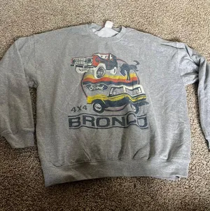 crewneck thumbnail 2