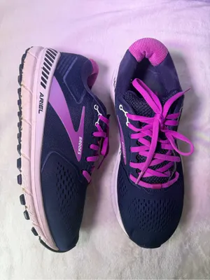 Brooks Ariel Women's Running Shoe - Navy with Pink Accents thumbnail 5