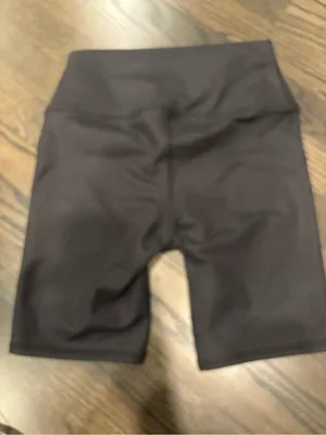 ALO High-Waist Biker Short - Black 7” thumbnail 6