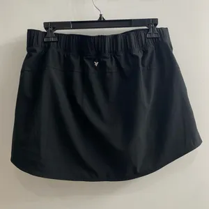 NWT Old Navy Mid-Rise StretchTech Run Shorts 3-inch inseam Size M thumbnail 4