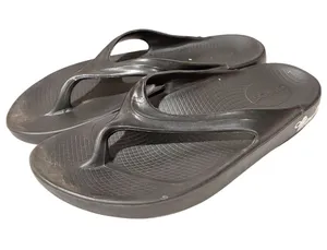 Oofos Oolala Womens Black Slip On Recovery Thong Flip Flops Sandals Size 7 thumbnail 1