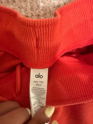 Alo Yoga Shorts thumbnail 2