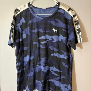 Victoria's secret pink blue camo t-shirt with white‎ dog logo thumbnail 1