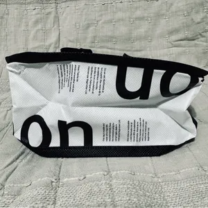 Lululemon Athletica Reusable Monochrome Tote‎ thumbnail 15