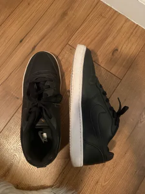Nike Sneakers thumbnail 2