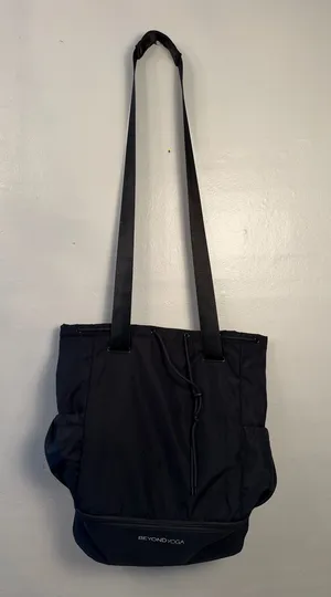 BEYOND YOGA Women's Black Convertible Gym Bag thumbnail 1